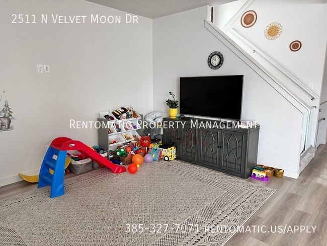 Building Photo - 2511 N Velvet Moon Dr