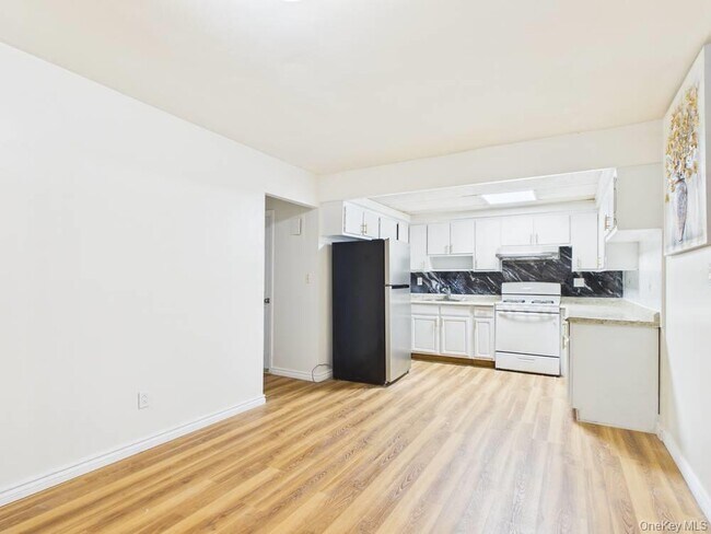 Building Photo - 101-24 78th St