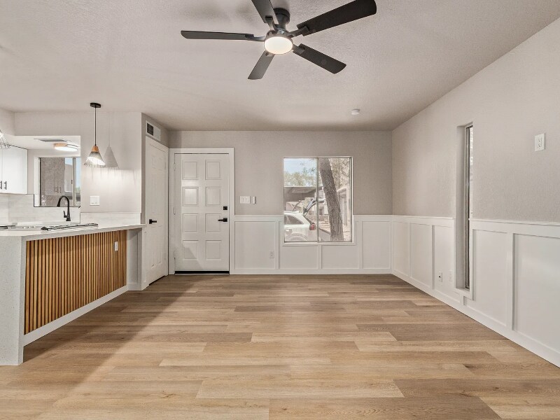 Building Photo - 10015 N 14th St