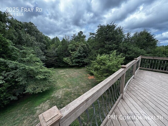 Building Photo - 4 Bed / 3.5 Bath Single Family (Available ...