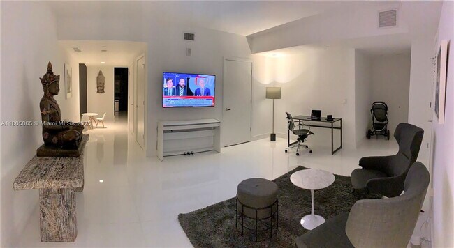 Building Photo - 1010 Brickell Ave