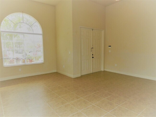 Building Photo - 16020 SW 91st Ct