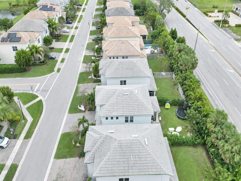 Building Photo - 4414 Ficus St