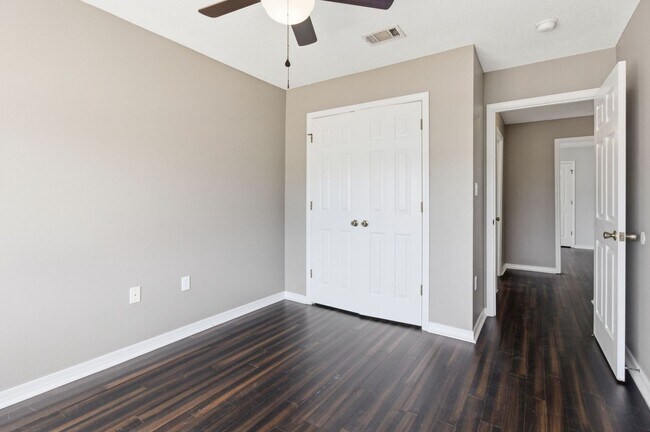 Building Photo - 3 Bedroom in Crestview!!