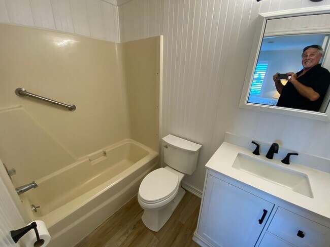 Building Photo - Welcome home to this bright, beautifully maintained 2-bedroom, 2-bath Stonecrest home, offered mo...