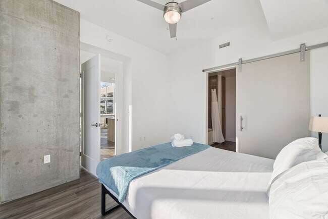 Building Photo - 222 E Jefferson St