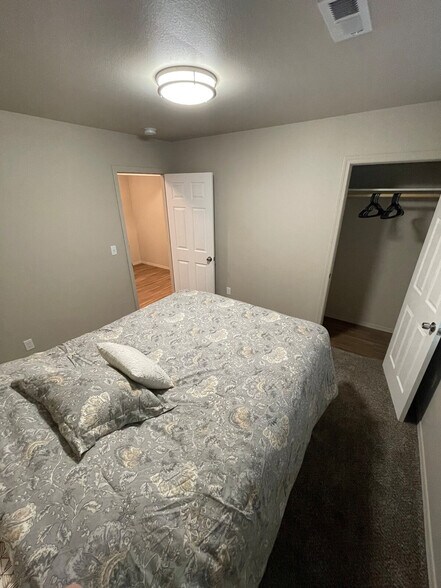 Building Photo - 601 S Kent St