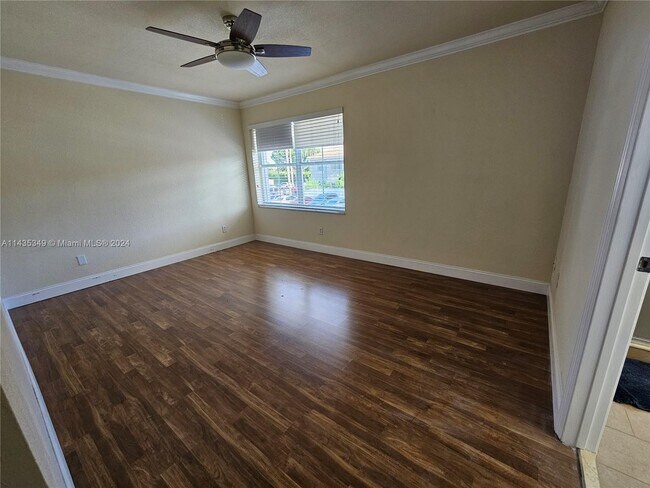 Building Photo - 12611 SW 54th Ct