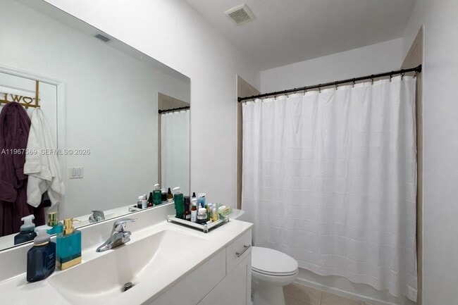 Building Photo - 323 NE 208th Terrace