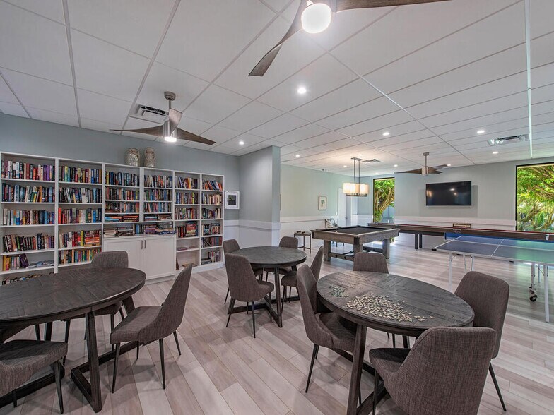 Library and game room - 555 Park Shore Dr