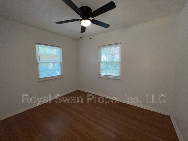 Building Photo - 222 Lakeview Dr