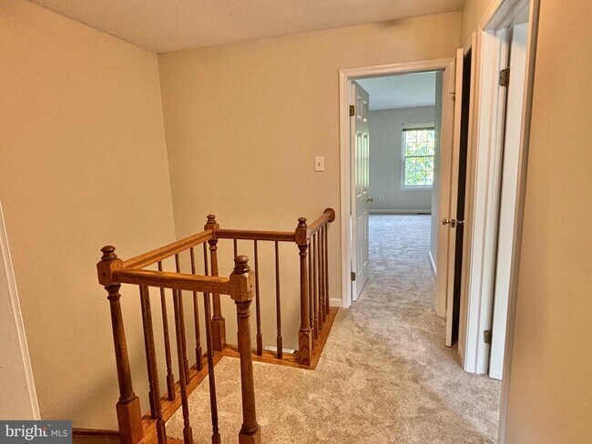 Building Photo - 335 Danbury Ct