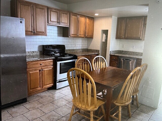 Building Photo - 1130 S Forest Ave