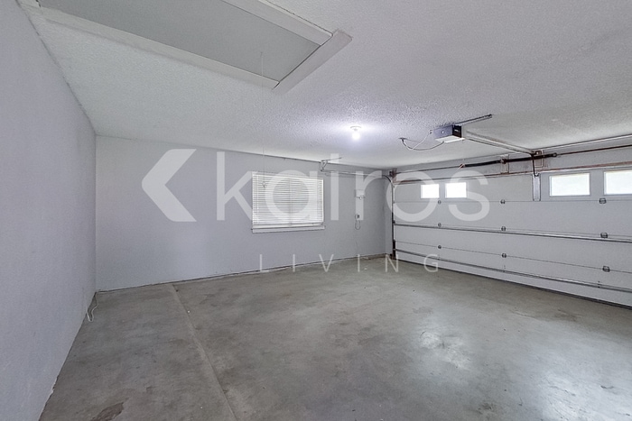 Building Photo - 10 Idlewood Ln