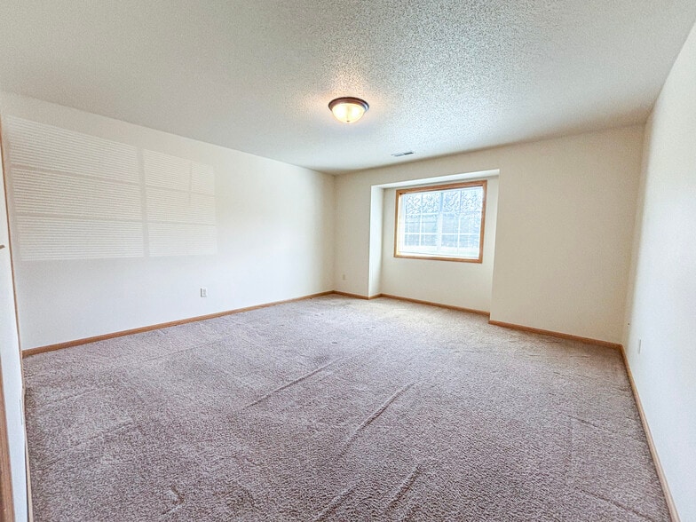 Building Photo - 5564 165th St E