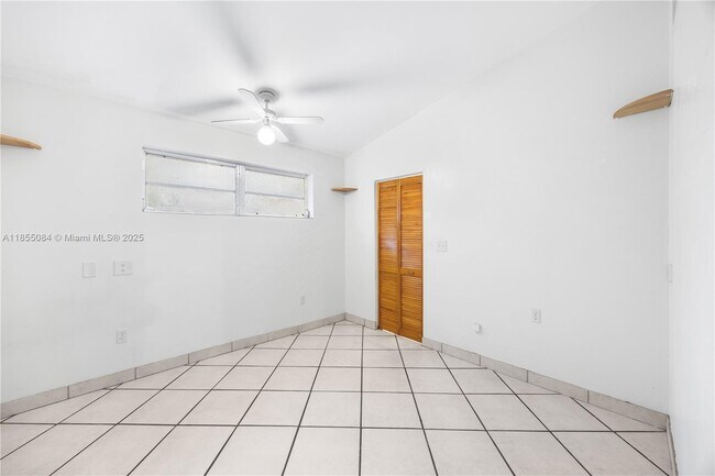 Building Photo - 7041 SW 63rd Ct