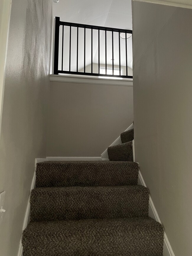 Building Photo - 1066 Northview Dr