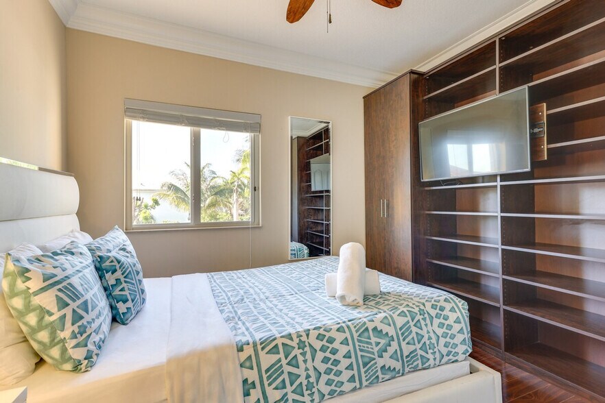 Building Photo - 16445 SW 52nd St