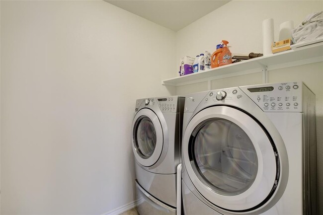 Building Photo - 9017 Norwich Castle