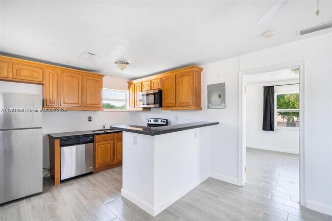 Building Photo - 6221 NW Miami Ct