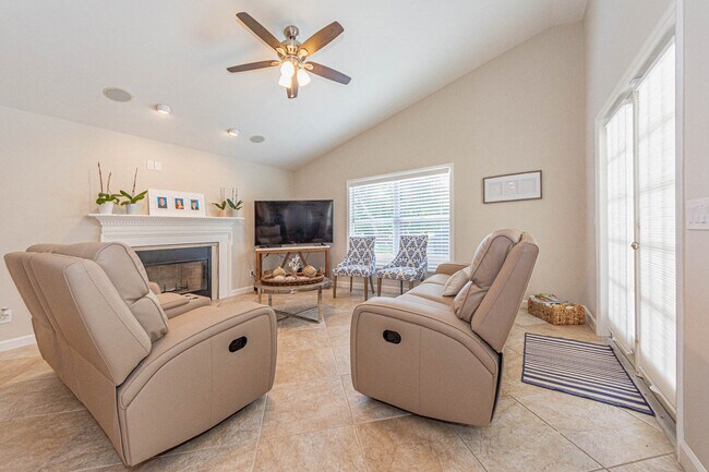 Building Photo - 2225 Silver Sands Ct