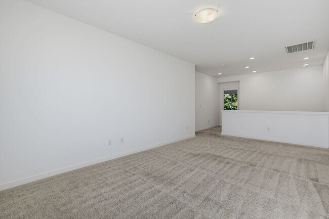 Building Photo - Exceptional Tehaleh Living with EV Charger & A/C