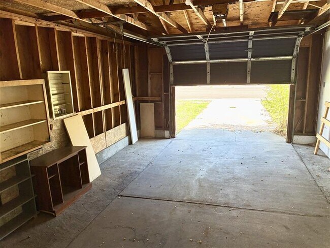 Building Photo - 631 N 120 E