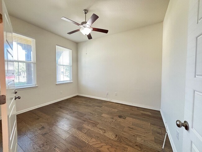 Building Photo - Beautiful 4-Bedroom Home with Free Communi...