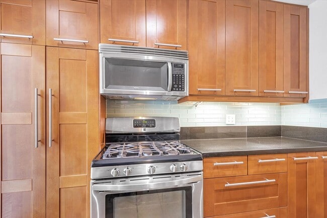 Building Photo - Two Bedroom Condo in Hayes Valley - Please Contact for Showing Availability!