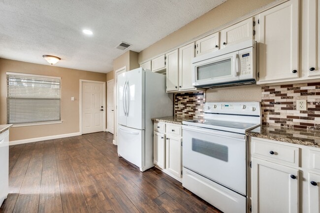 Building Photo - Beautifully Updated Home in Prime Coppell Location - Zoned to Top-Rated Schools!