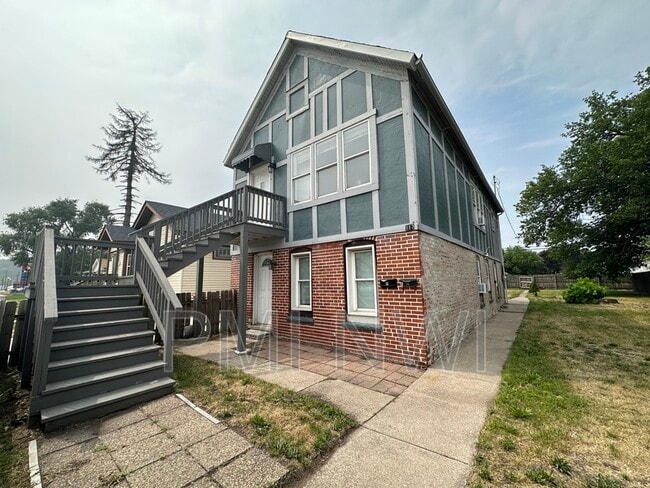 Building Photo - 117 Gostlin St