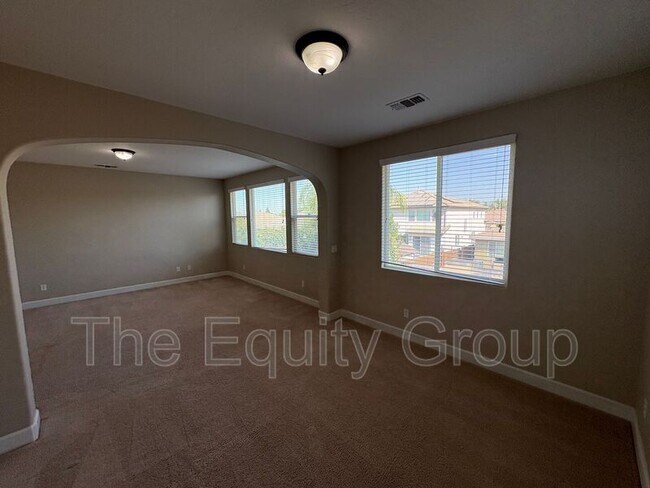 Building Photo - 3116 W Buena Vista Ave