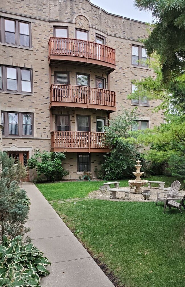 Building Photo - 5726 N Mozart St