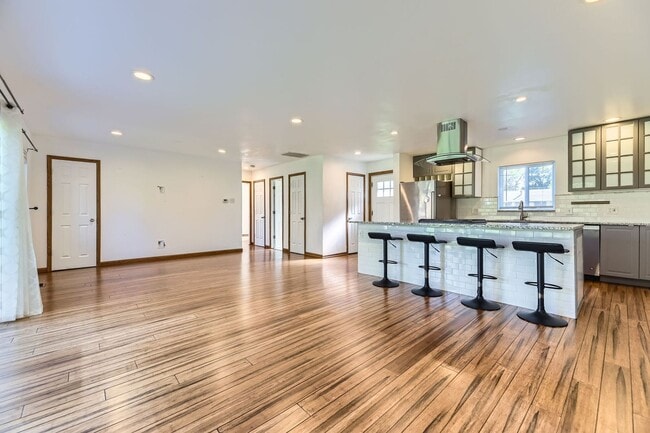 Building Photo - 3270 S Flamingo Way