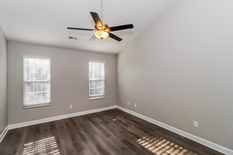 Building Photo - 8540 Glade Ct