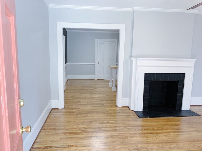 Building Photo - 3 Bed 2 Baths Grid home with fenced backya...