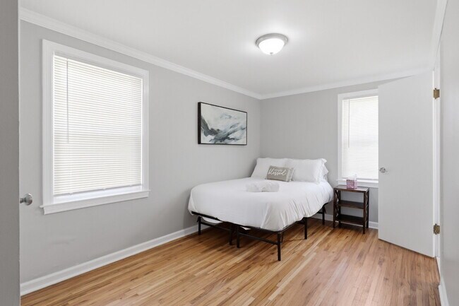 Building Photo - Furnished 10-Bedroom Single-Family Home in Buffalo