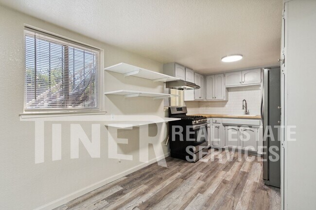 Building Photo - 2044 20th Ave
