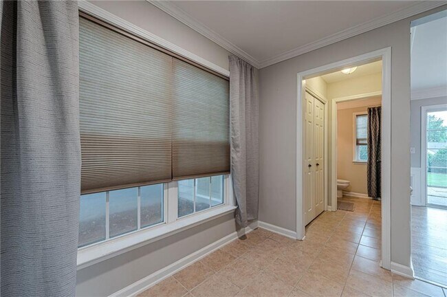 Building Photo - 300 Balaban Cir