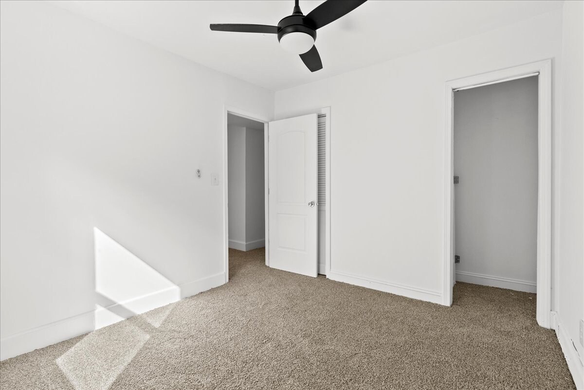 Building Photo - Room in House on Carlton Ave