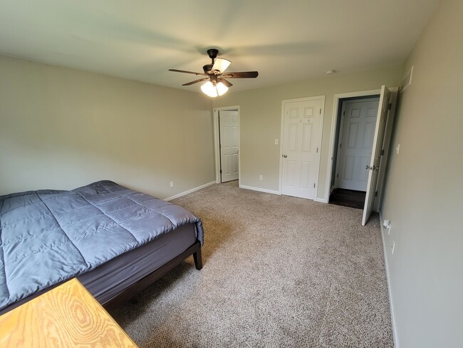 Building Photo - 5207 Footpath Ct