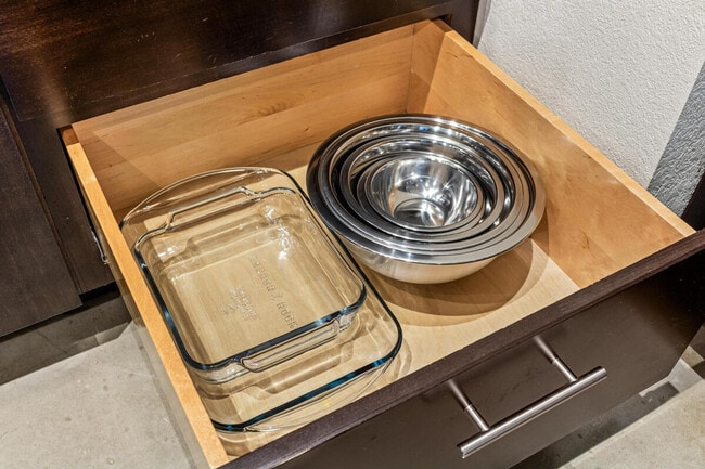 Building Photo - 301 N 7th Ave