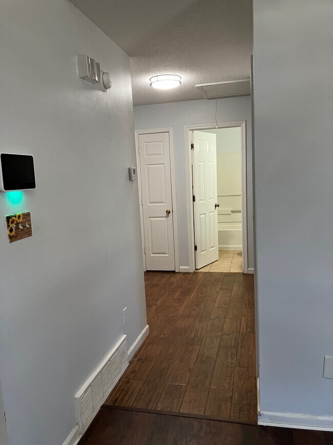 Building Photo - 7054 Foxhall Dr