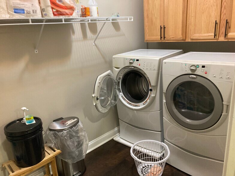 Laundry room. - 5516 Ridgemoor Dr