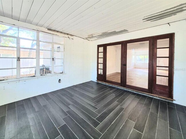 Building Photo - 2617 W Watrous Ave