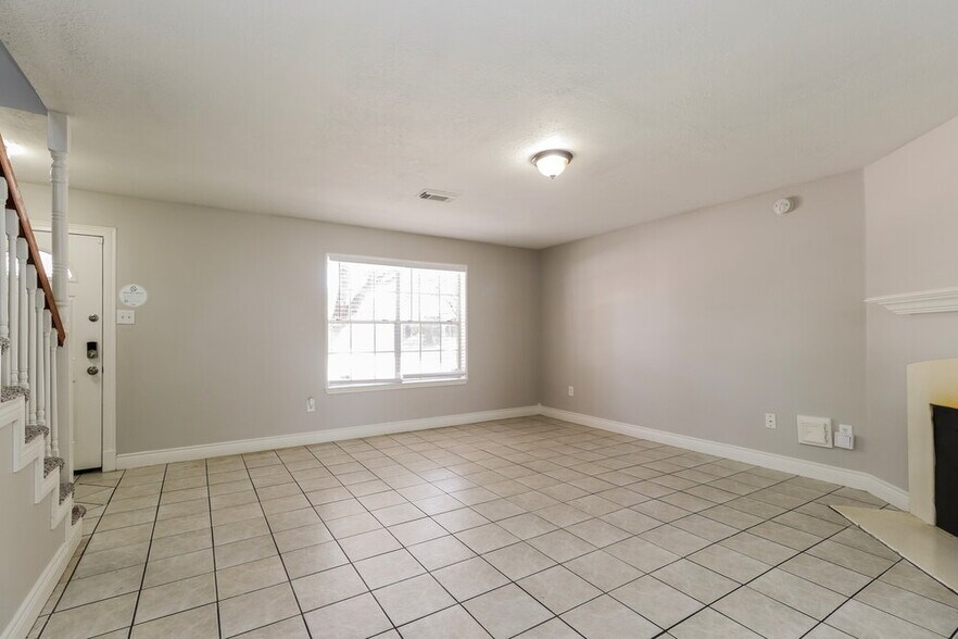 Building Photo - 3035 Cinnamon Glen Dr