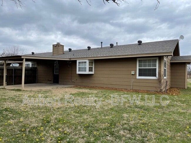 Building Photo - 206 Honey Bee Dr