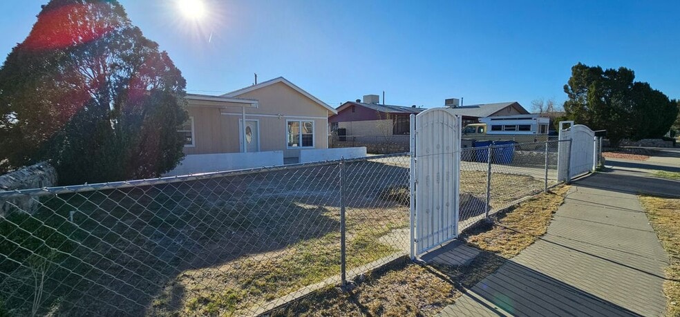 Building Photo - 8828 Kenneth St