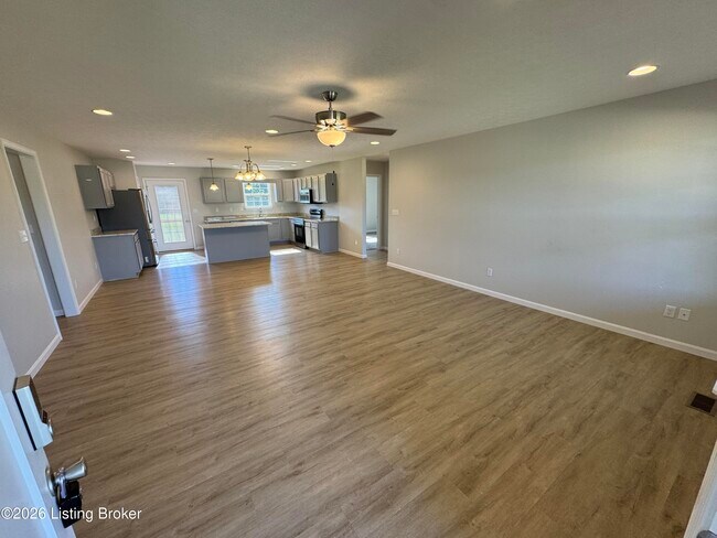 Building Photo - 25 Mandan Ct