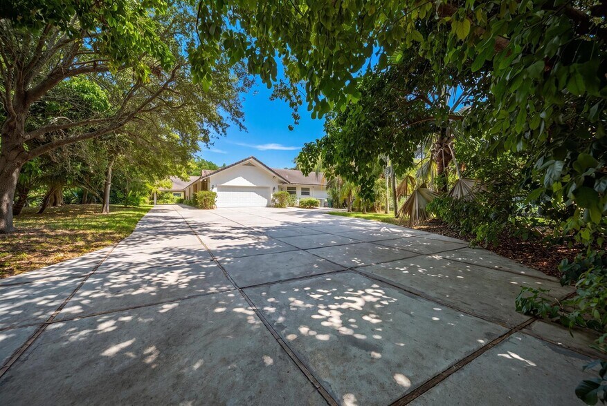 Building Photo - 4020 NW 101st Dr